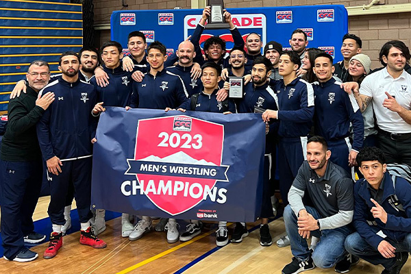 Menlo College Menʻs Wrestling Earns Cascade Collegiate Conference Title